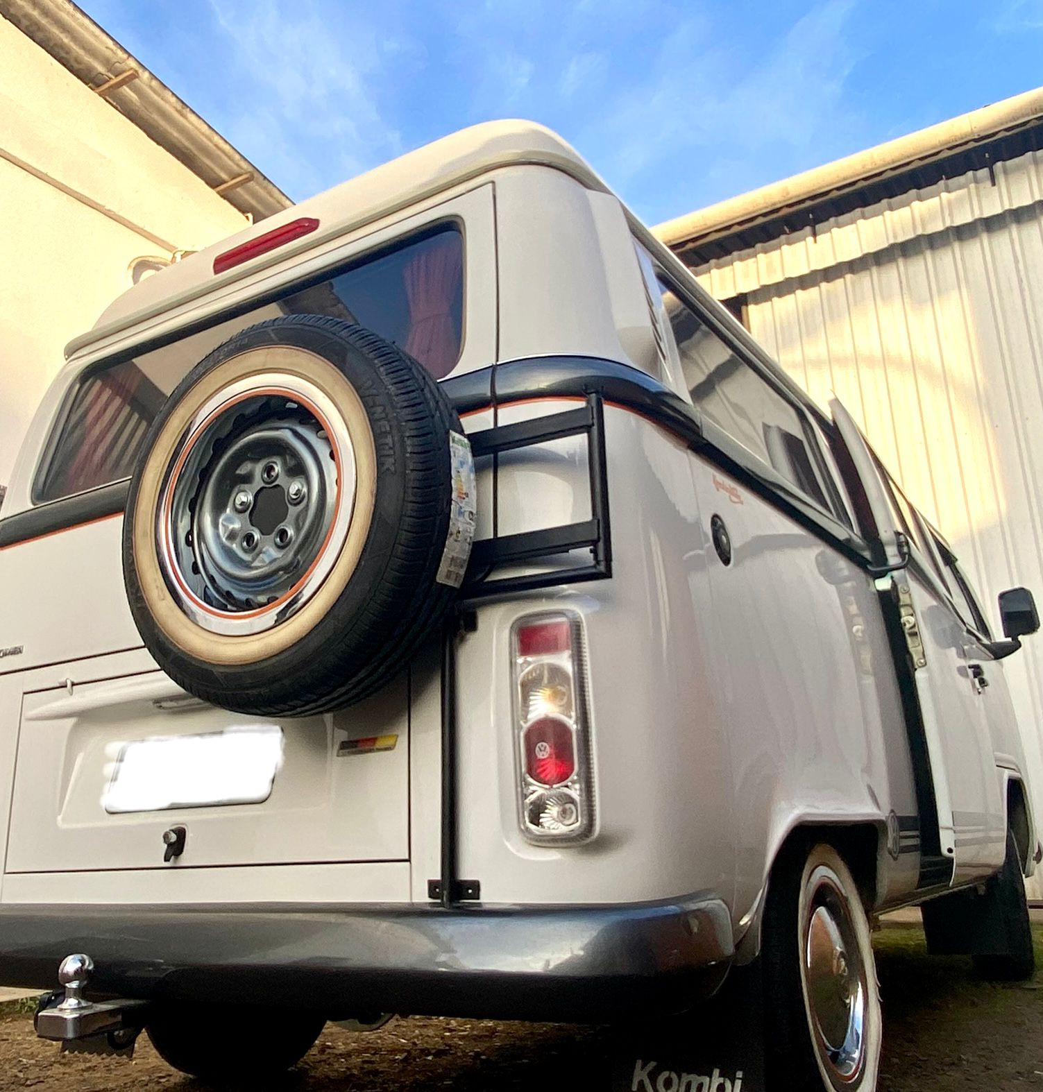 Suporte para Pneu da Kombi. Suporte traseiro para Pneu da Kombi. Suporte para Estepe Kombi
