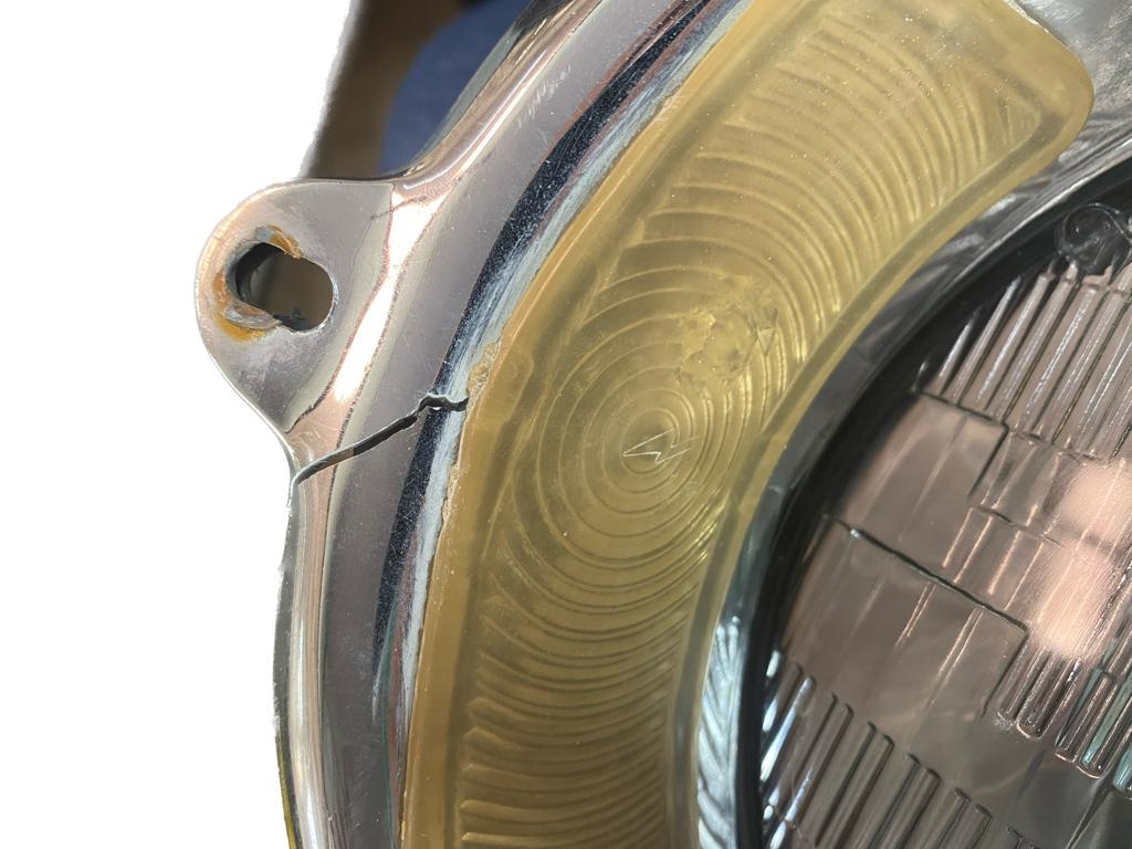 Farol Tremendão Aro Cromado | Compatível com Volkswagen Kombi e Fusca (USADO)