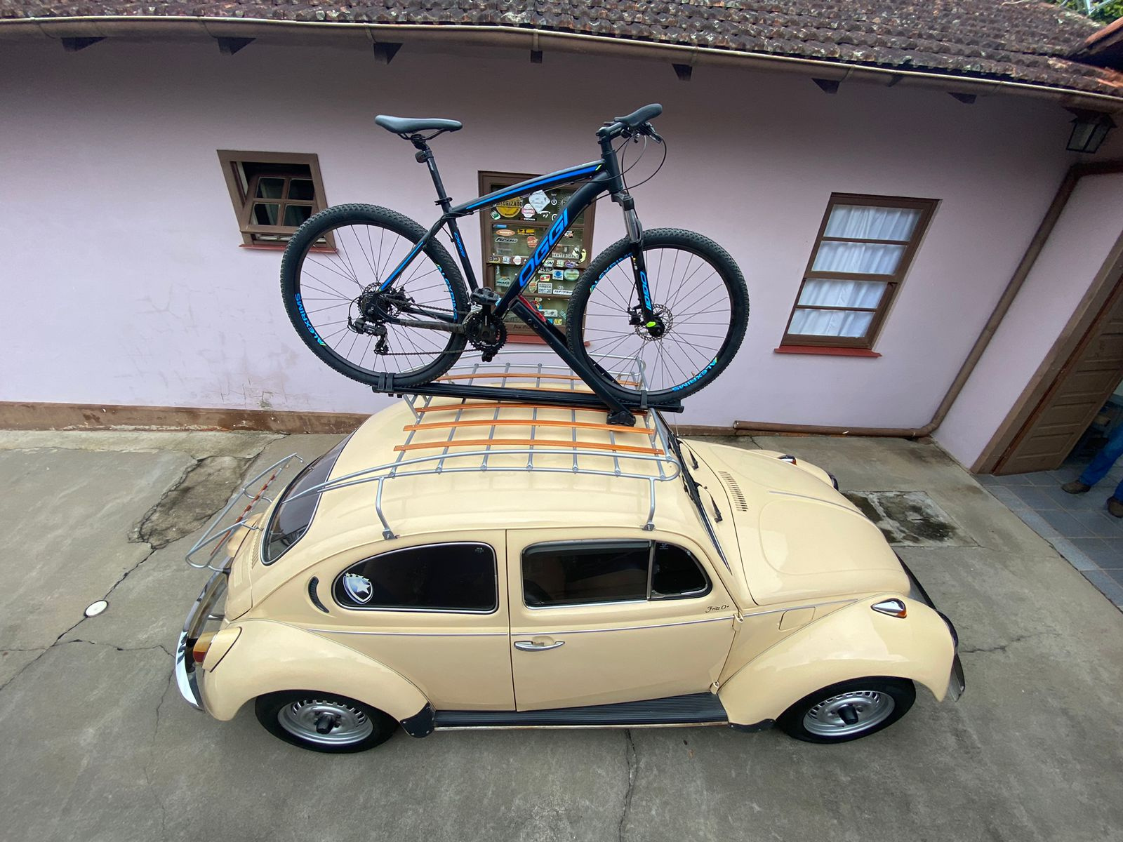Bagageiro Cometa com abertura para Bike, Rack para Fusca para Bike, Maleiro de Teto para Fusca com adaptação para Bike
